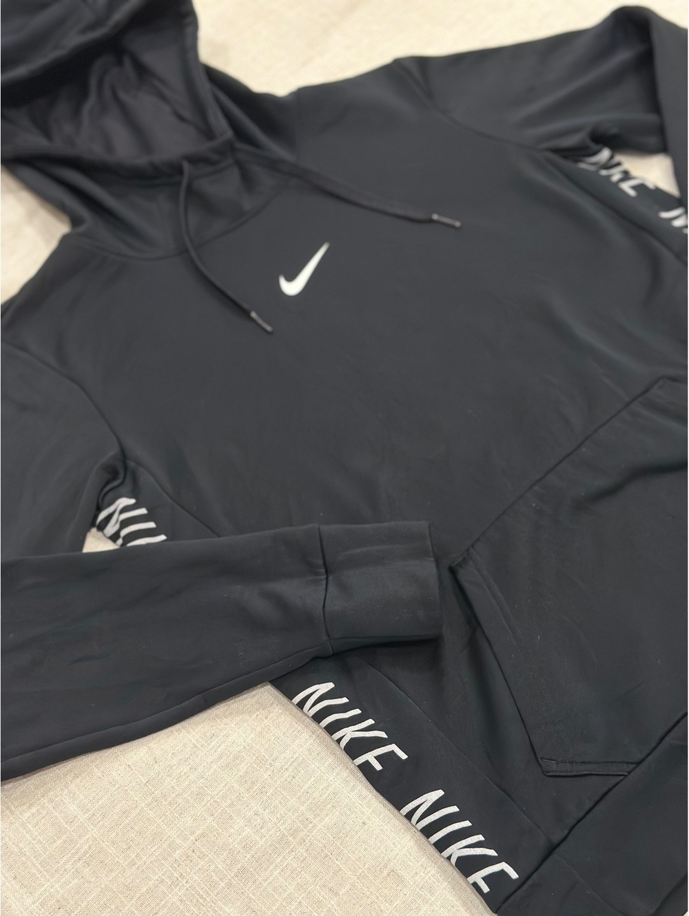 Nike Dri-FIT Mens S Black Pullover Hoodie Sweatshirt White Swoosh Side Lettering